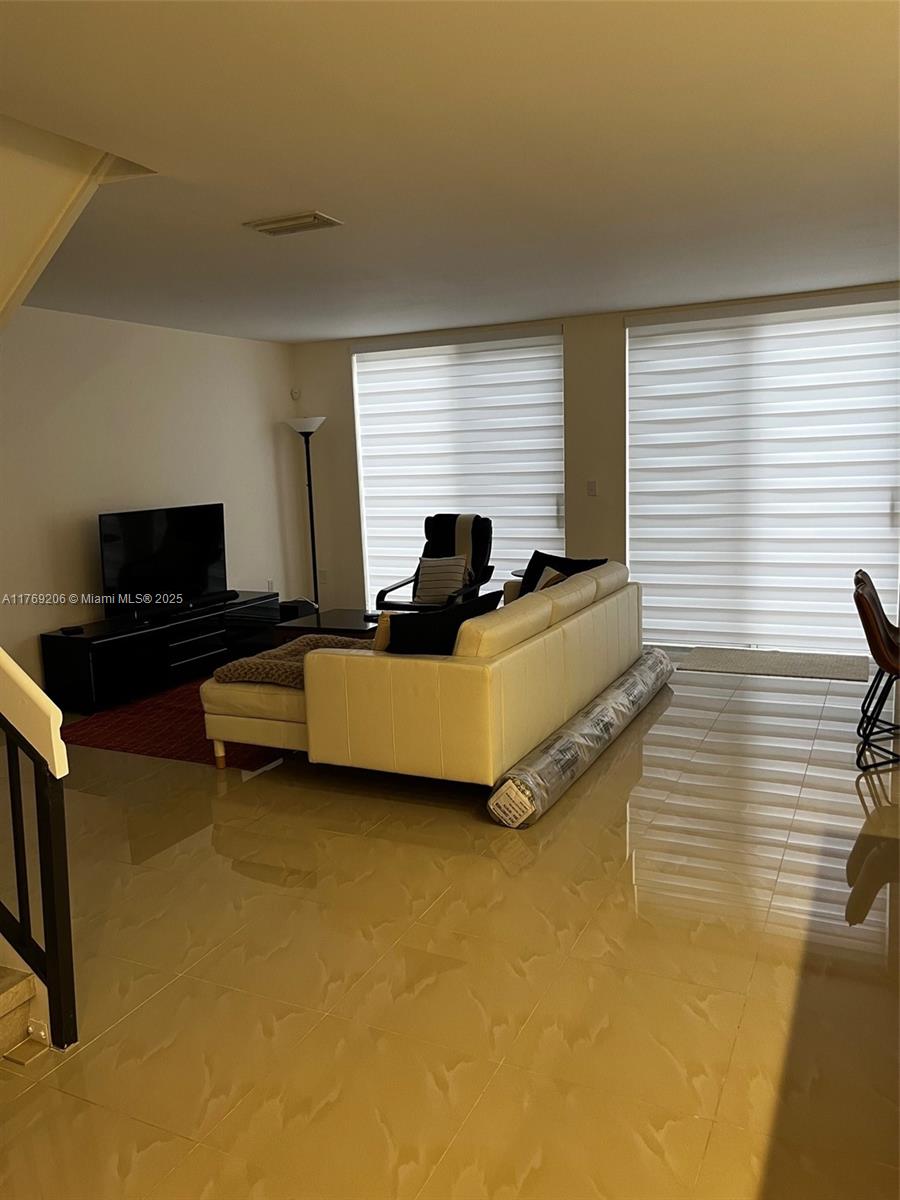 TOWNHOMES OF DORAL PLACE - Residential Lease