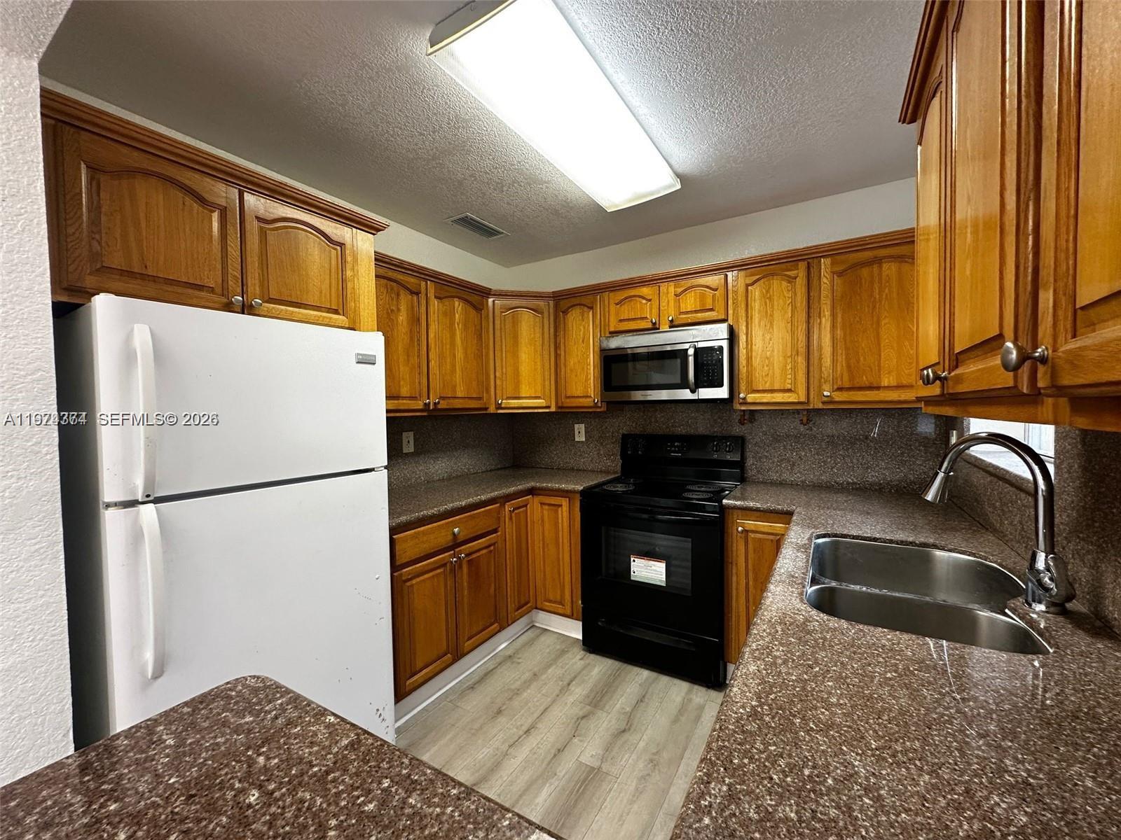 SO MIAMI HEIGHTS MANOR - Residential Lease