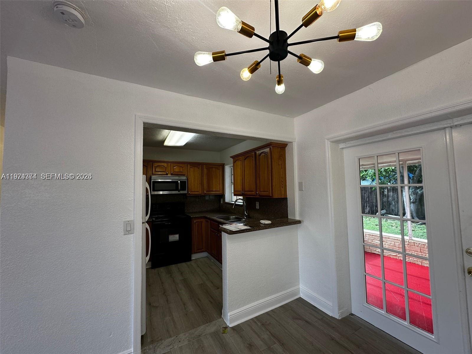 SO MIAMI HEIGHTS MANOR - Residential Lease