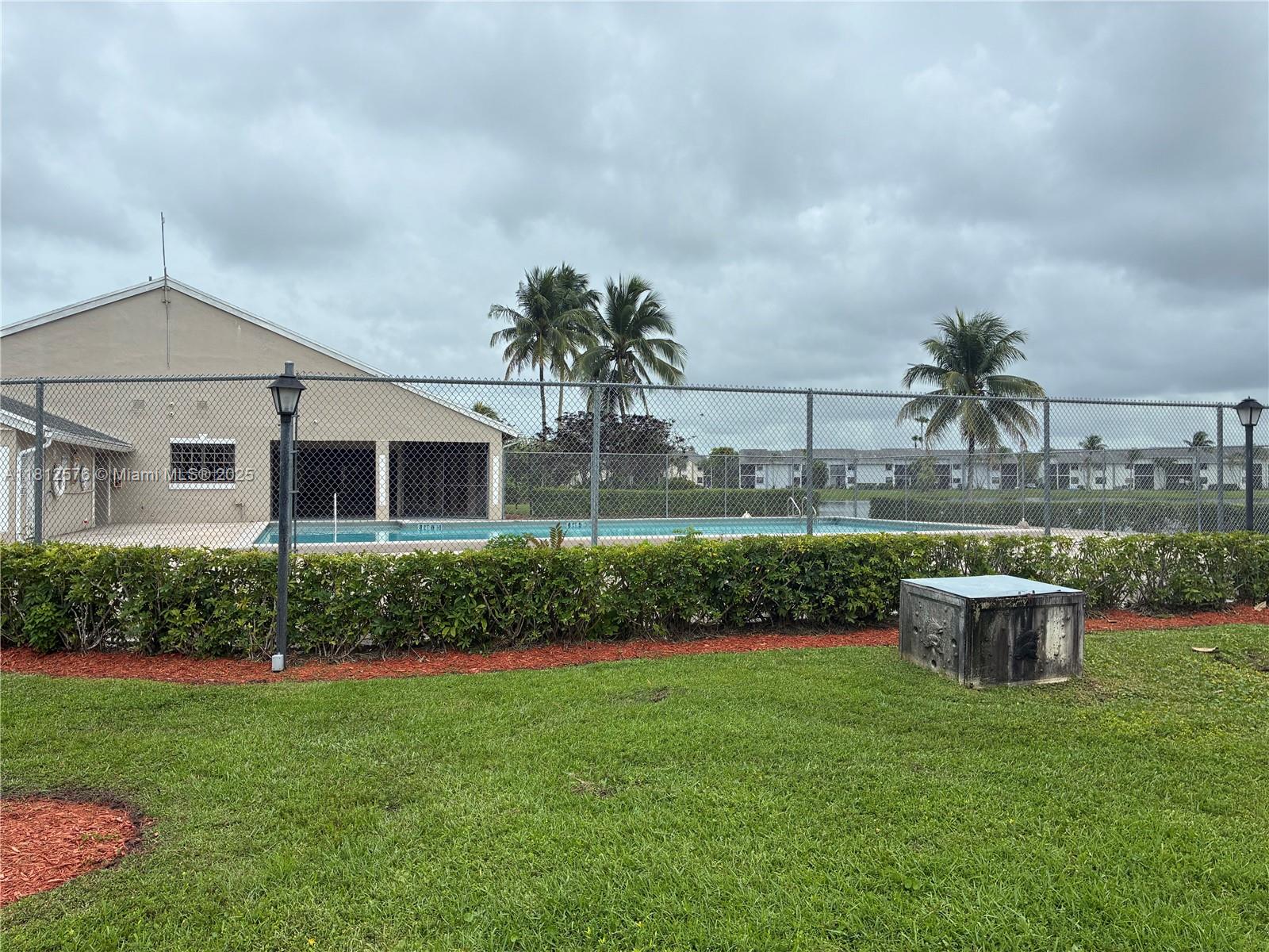 LAKESHORE CONDO #9 - Residential