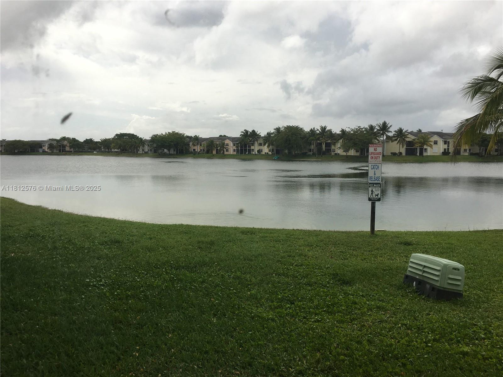LAKESHORE CONDO #9 - Residential
