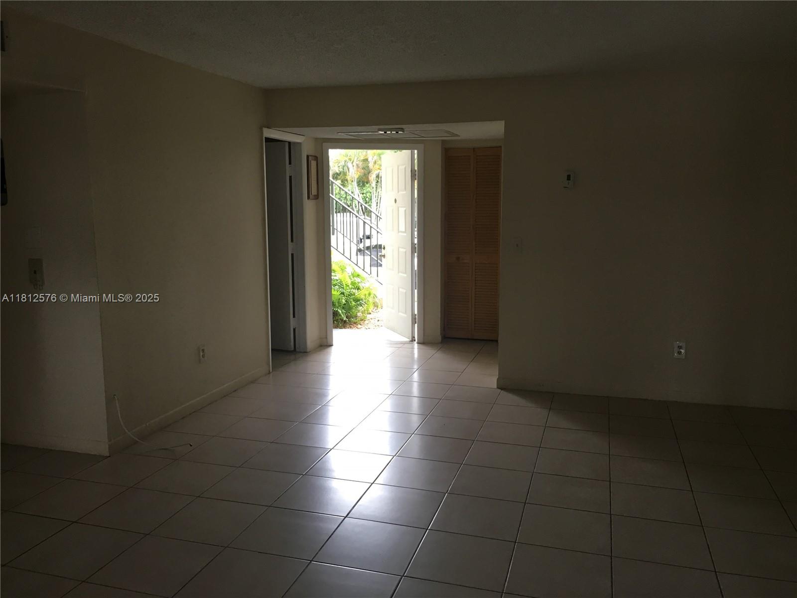 LAKESHORE CONDO #9 - Residential