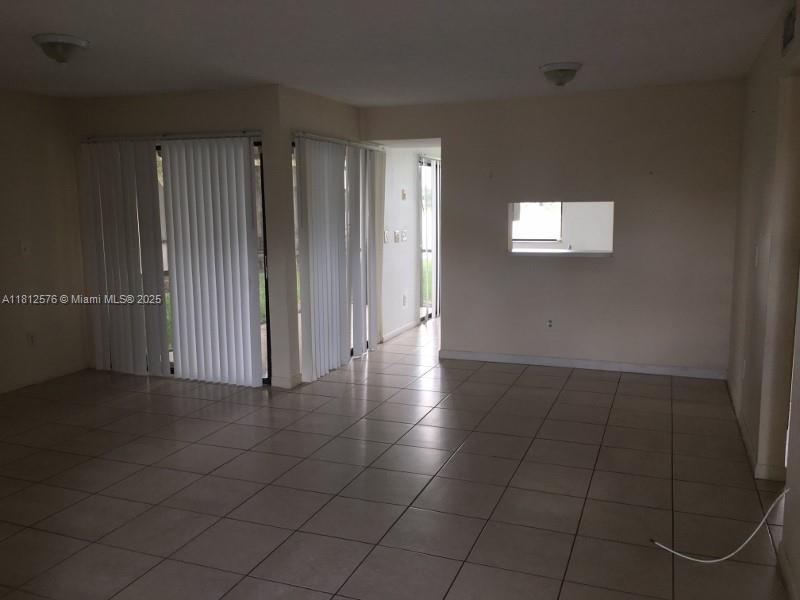 LAKESHORE CONDO #9 - Residential