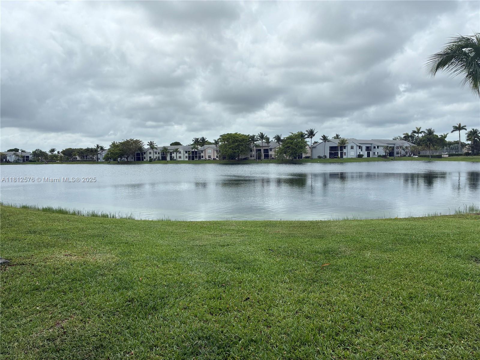 LAKESHORE CONDO #9 - Residential