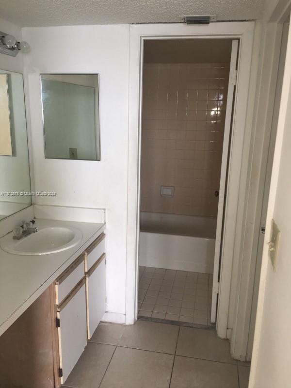 LAKESHORE CONDO #9 - Residential