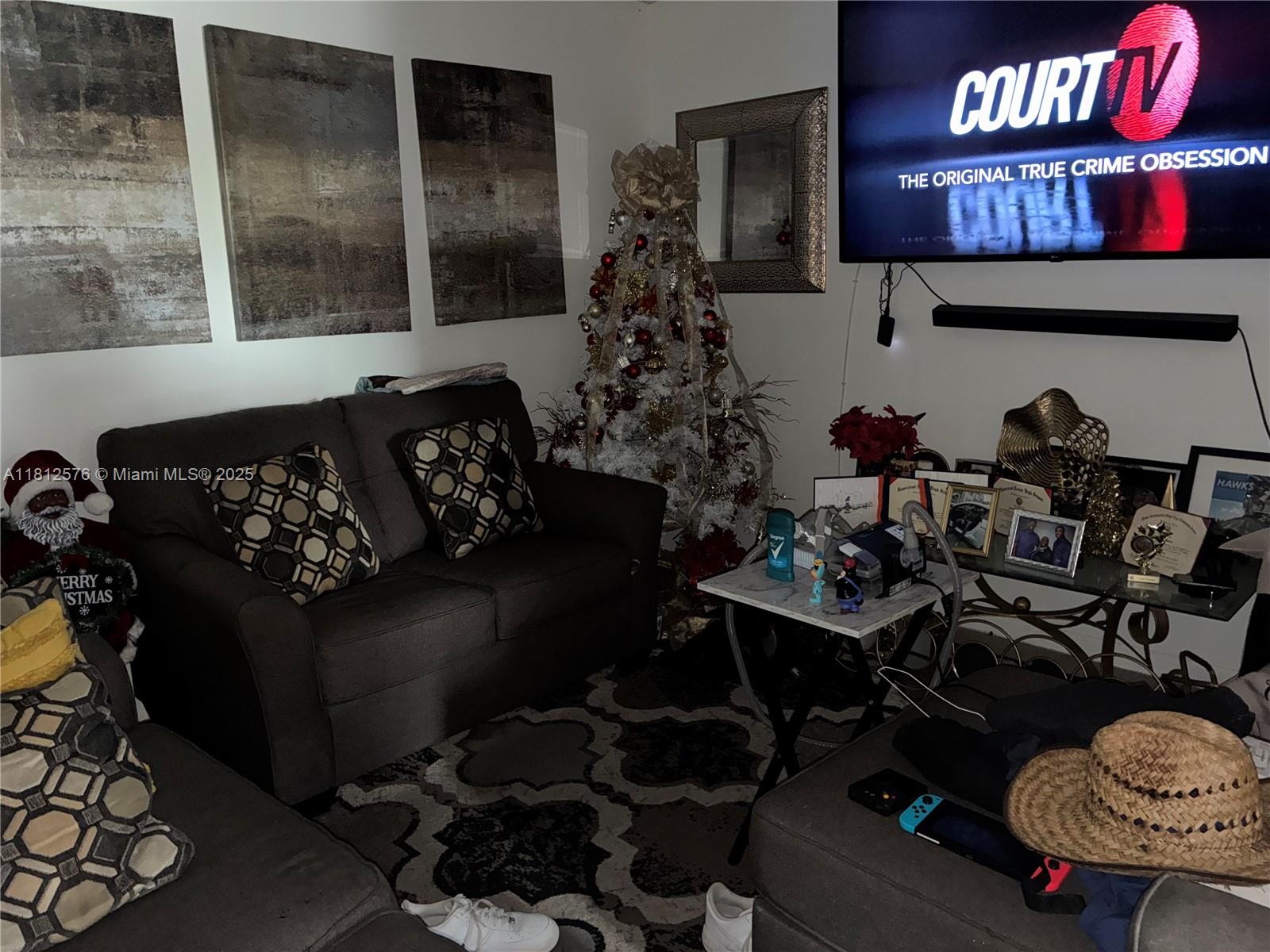 LAKESHORE CONDO #9 - Residential