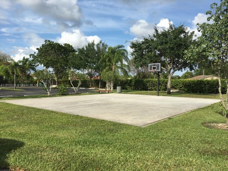 LAKESHORE CONDO #9 - Residential