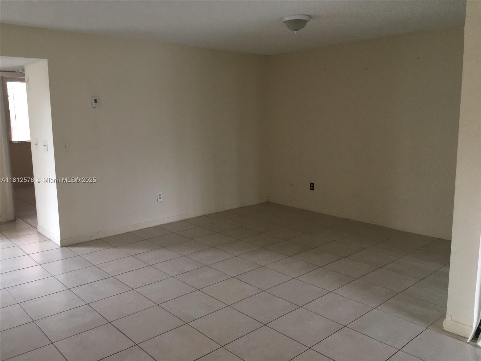 LAKESHORE CONDO #9 - Residential