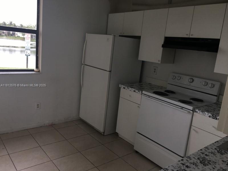 LAKESHORE CONDO #9 - Residential