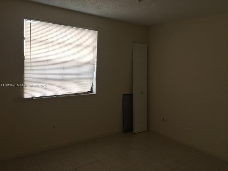LAKESHORE CONDO #9 - Residential