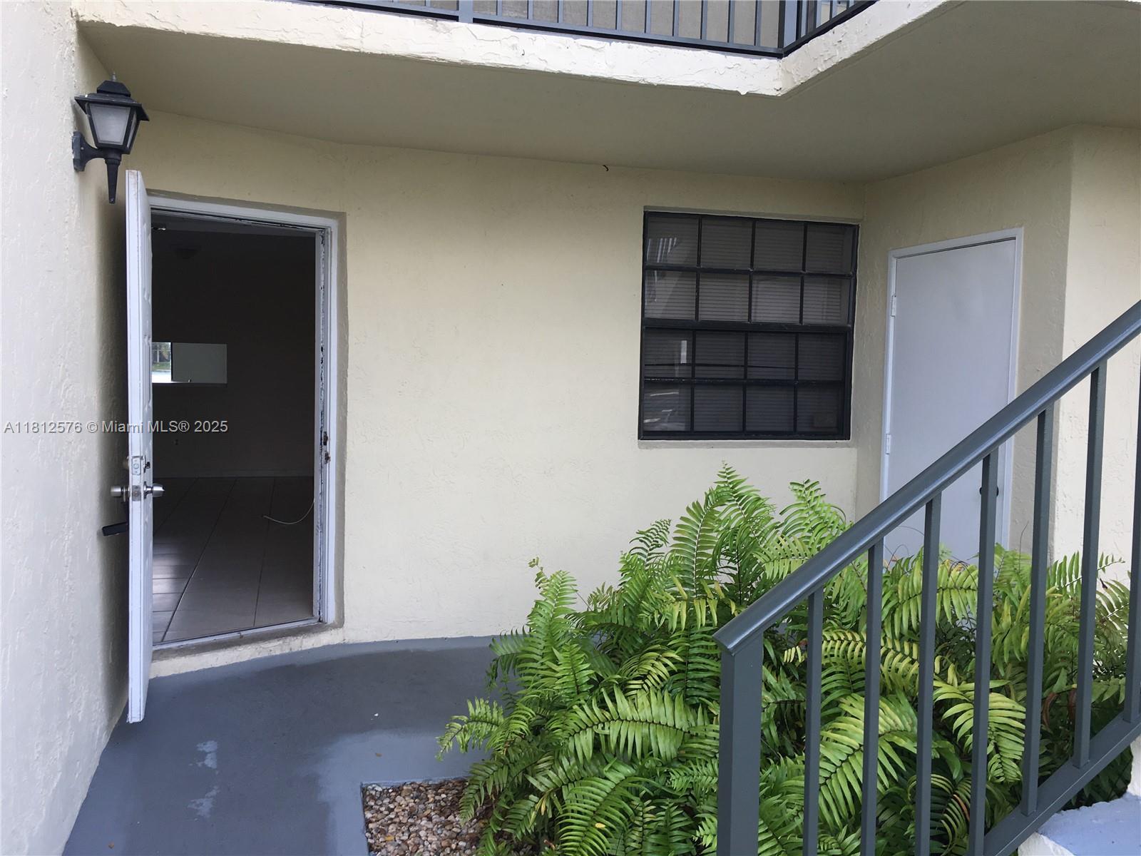 LAKESHORE CONDO #9 - Residential