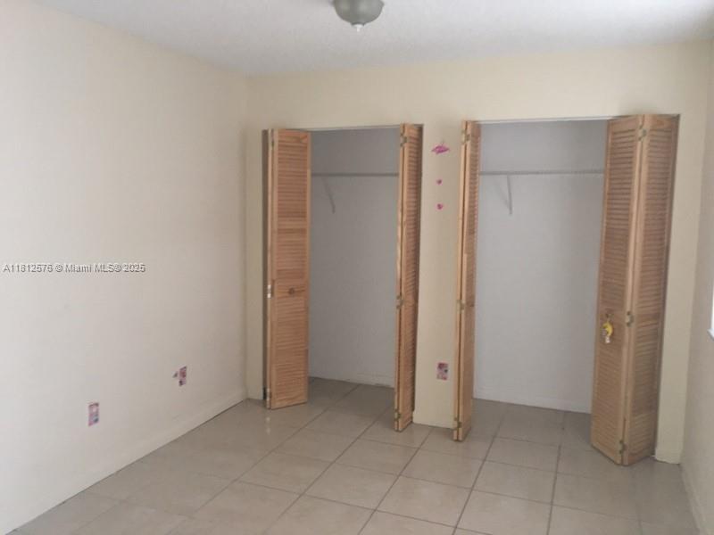 LAKESHORE CONDO #9 - Residential