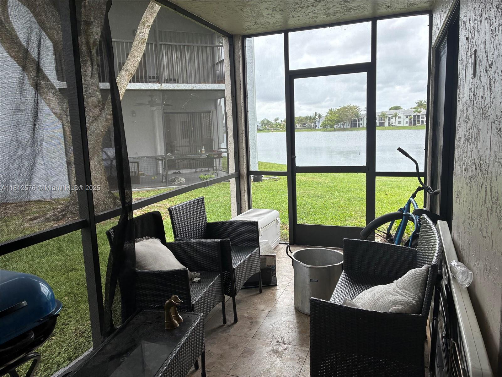 LAKESHORE CONDO #9 - Residential