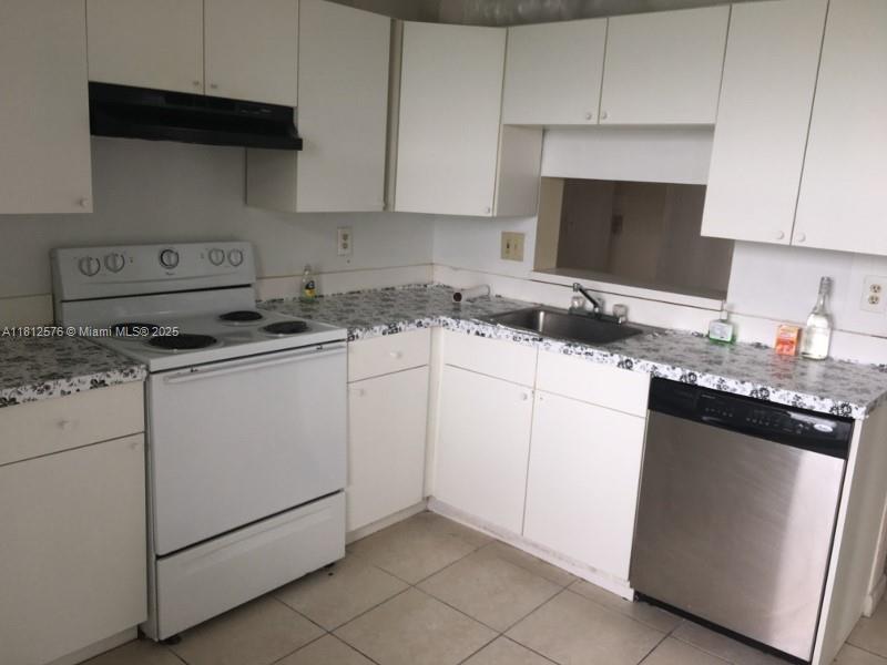LAKESHORE CONDO #9 - Residential