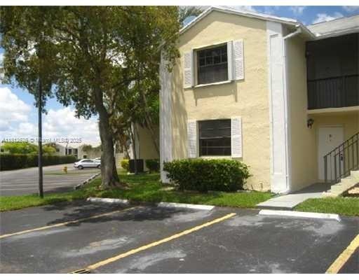 LAKESHORE CONDO #9 - Residential