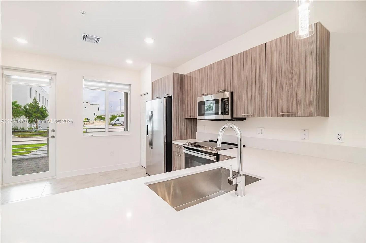 LANDMARK AT DORAL CONDO N - Residential Lease
