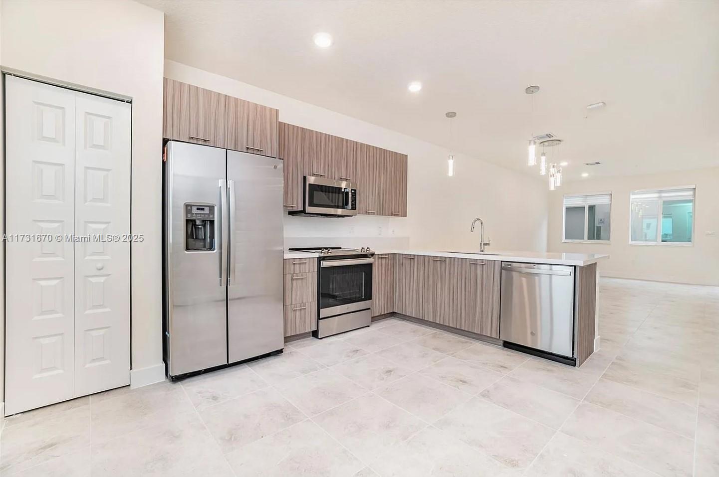 LANDMARK AT DORAL CONDO N - Residential Lease