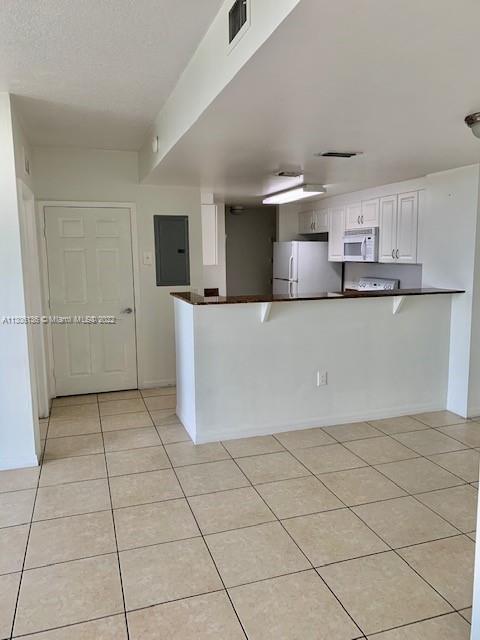 Nice 1 bedroom, 1 & 1/2 bath condo in Coral Gables.  Ample living area with pool view.  One parking space Assigned. Washer and dryer inside the unit, amenities include gym, swimming pool and management on site.
No pets allowed by Condo Rules.