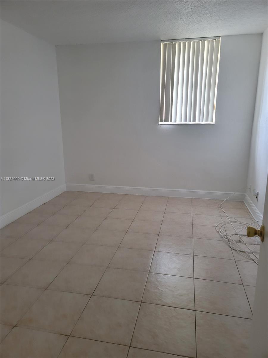 YOLANDA VILLAS CONDO - Residential