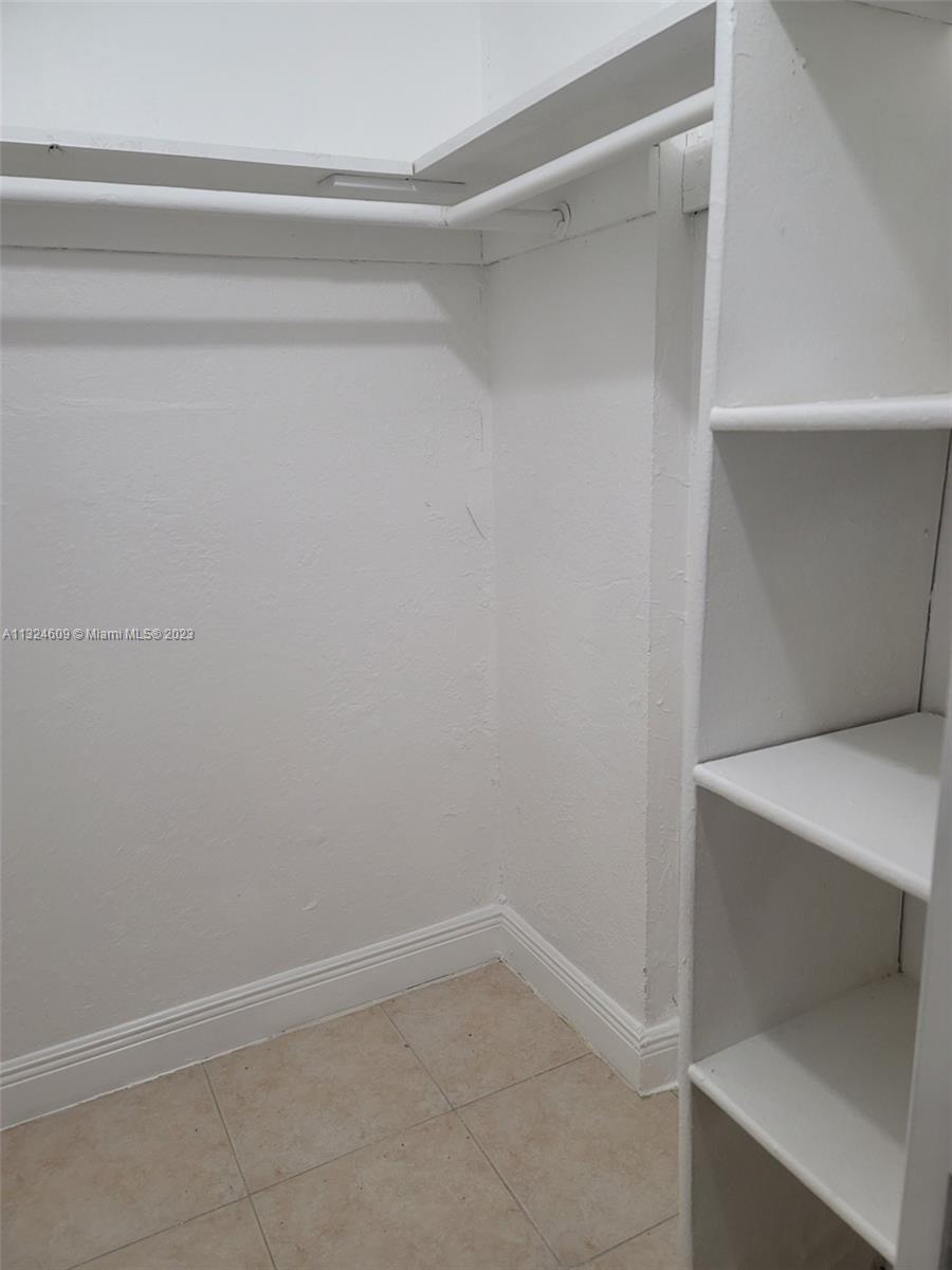 YOLANDA VILLAS CONDO - Residential