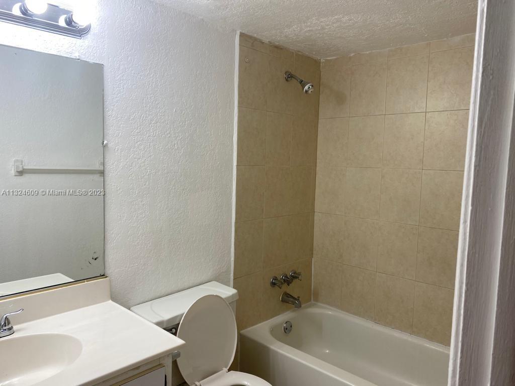 YOLANDA VILLAS CONDO - Residential