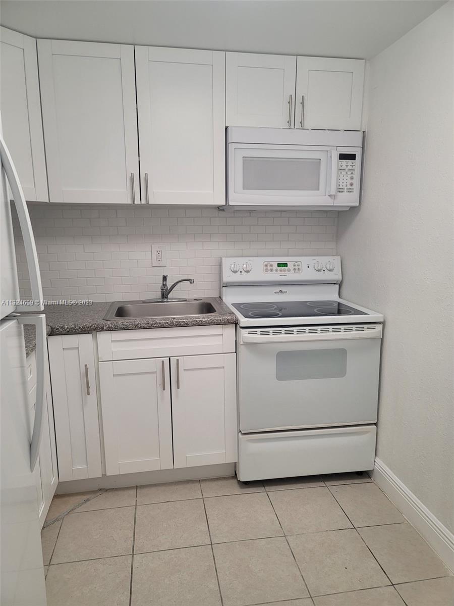 YOLANDA VILLAS CONDO - Residential