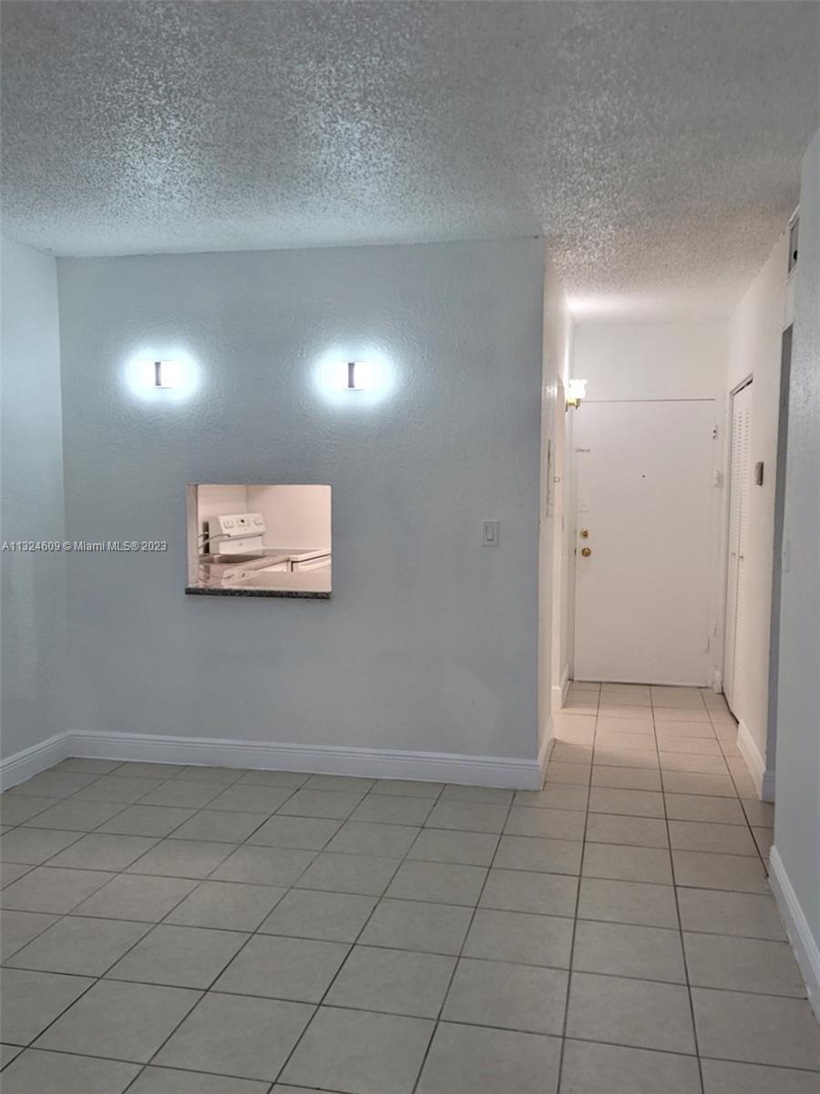 YOLANDA VILLAS CONDO - Residential