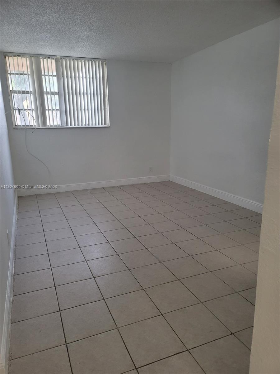 YOLANDA VILLAS CONDO - Residential