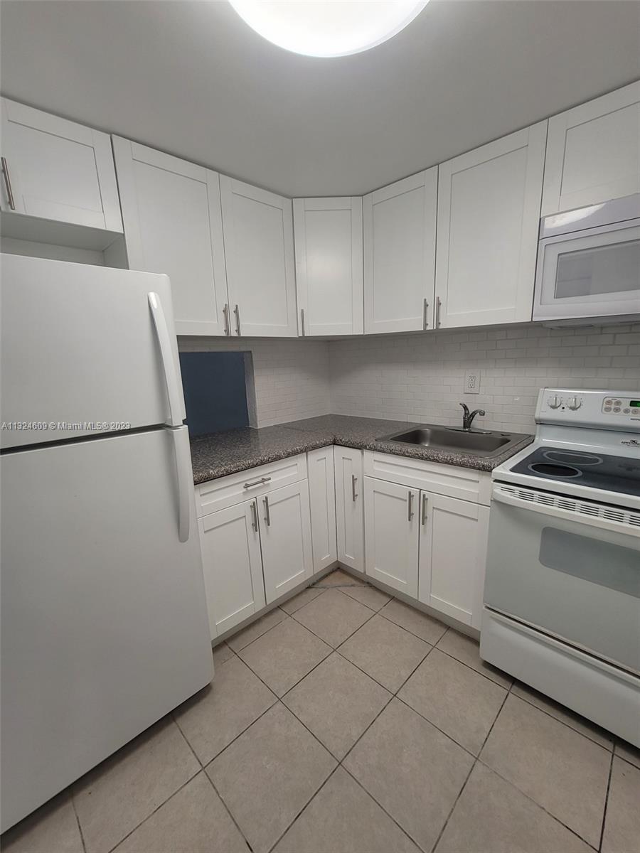 YOLANDA VILLAS CONDO - Residential