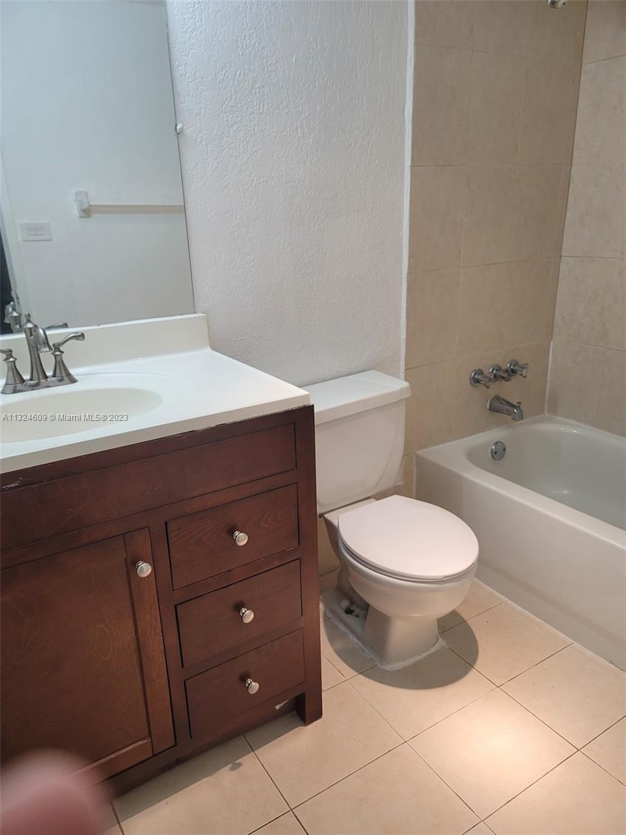 YOLANDA VILLAS CONDO - Residential