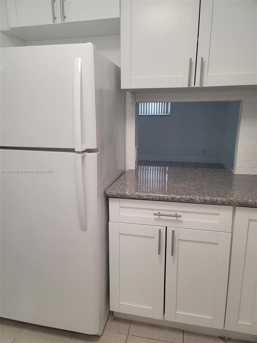 YOLANDA VILLAS CONDO - Residential