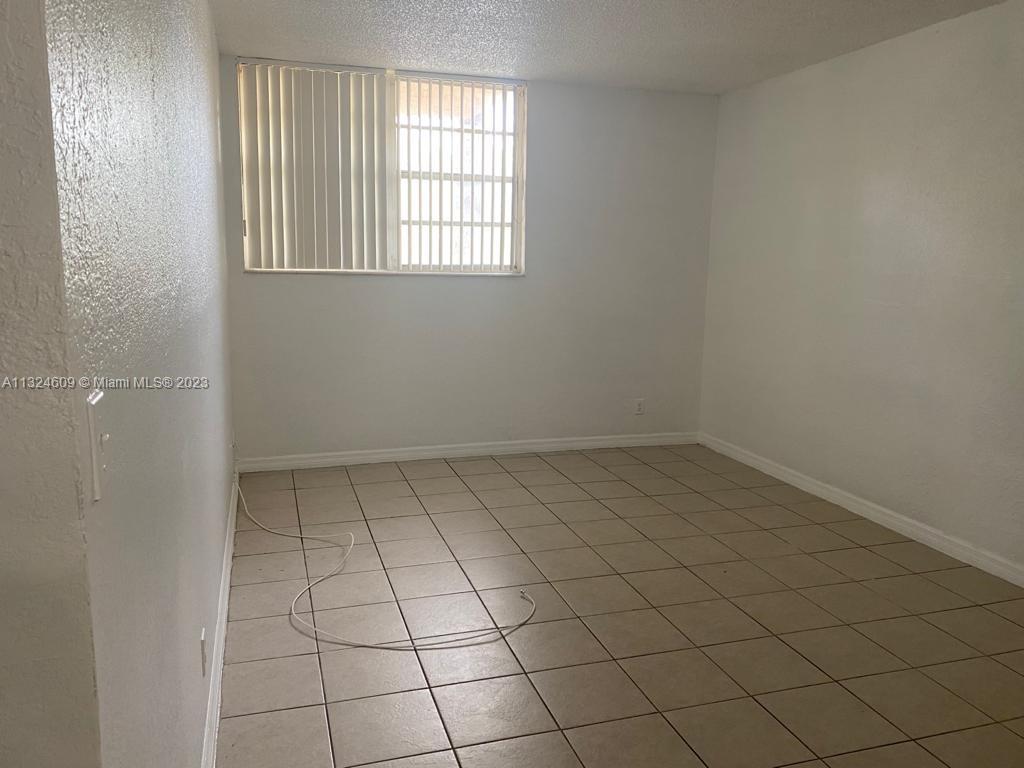 YOLANDA VILLAS CONDO - Residential