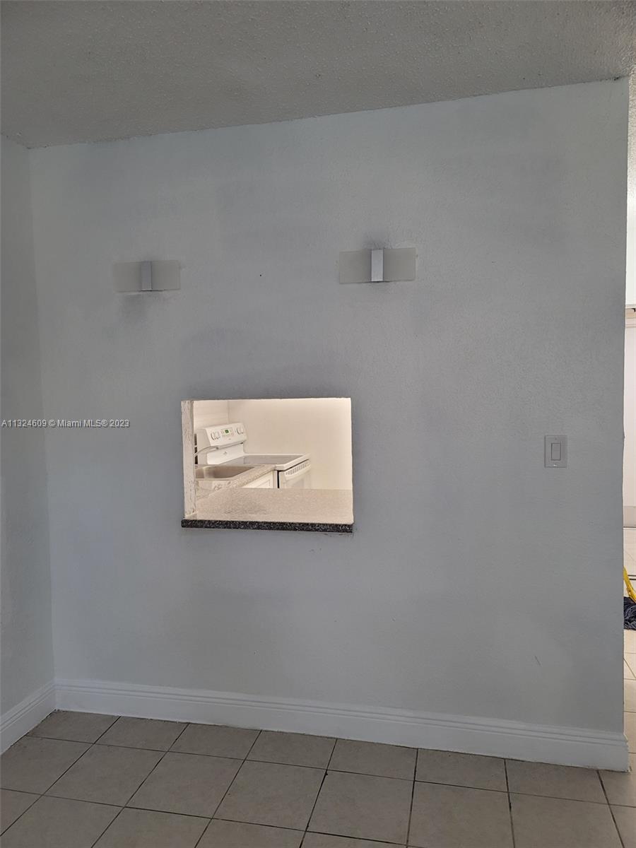YOLANDA VILLAS CONDO - Residential