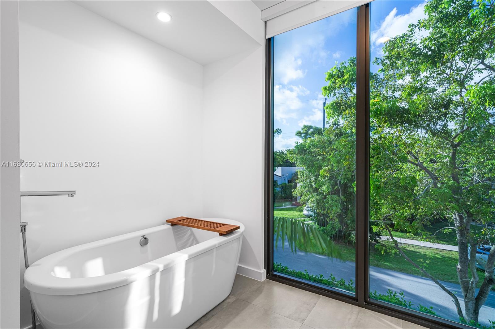 Casa Bianca - Residential Lease