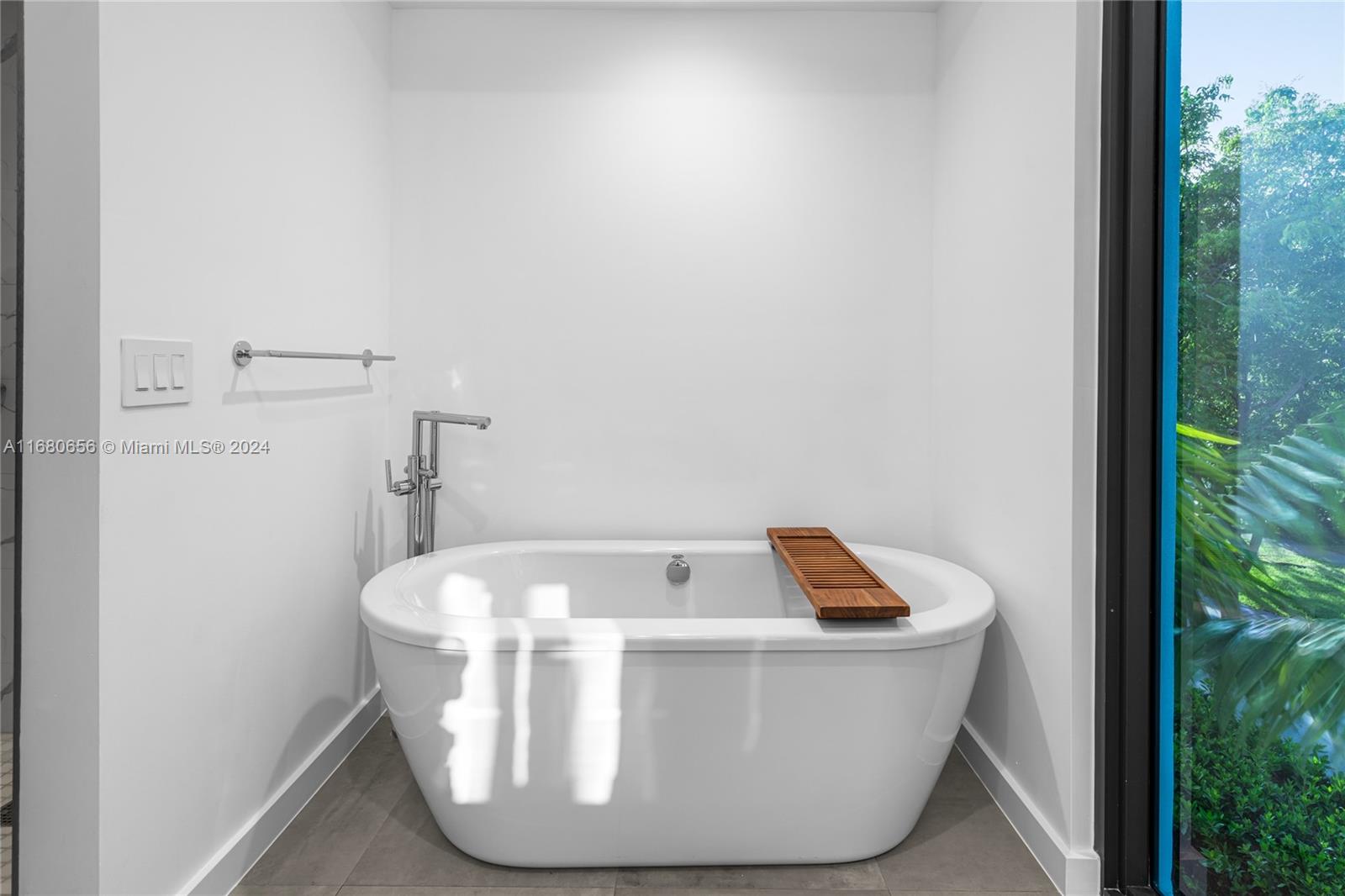 Casa Bianca - Residential Lease