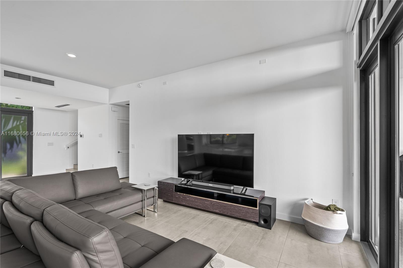 Casa Bianca - Residential Lease