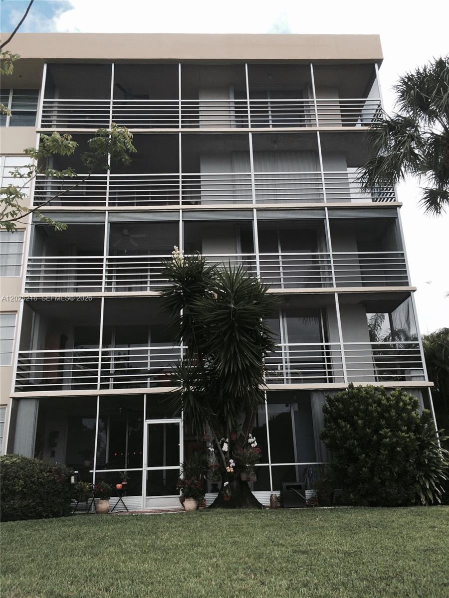 NO 125 PALM-AIRE COUNTRY - Residential Lease