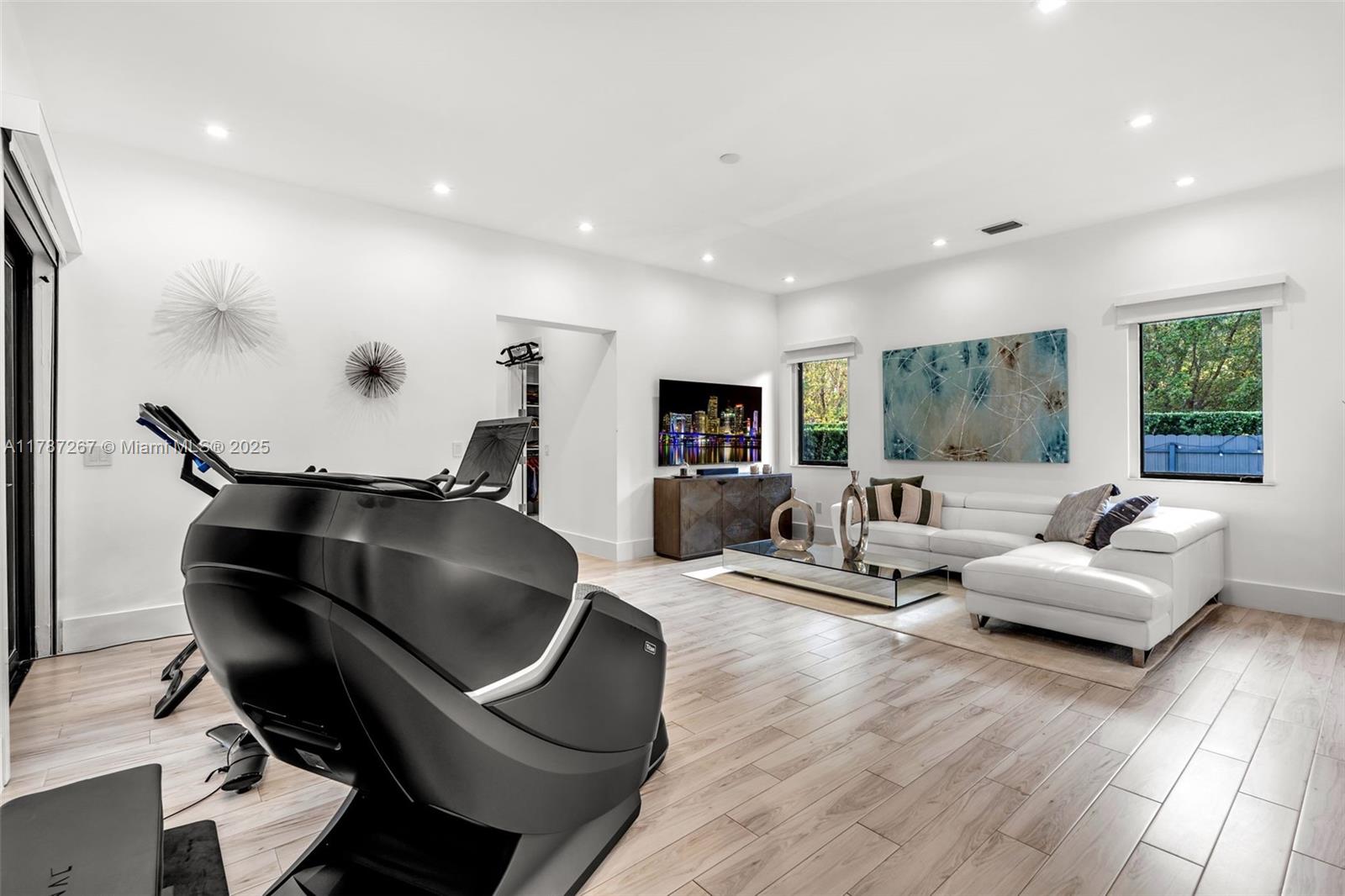RANCHERO MANORS 2ND ADDN - Residential