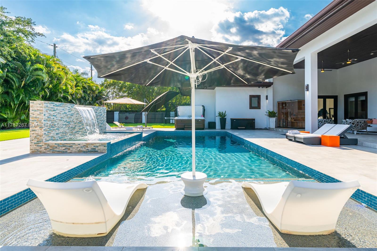 RANCHERO MANORS 2ND ADDN - Residential