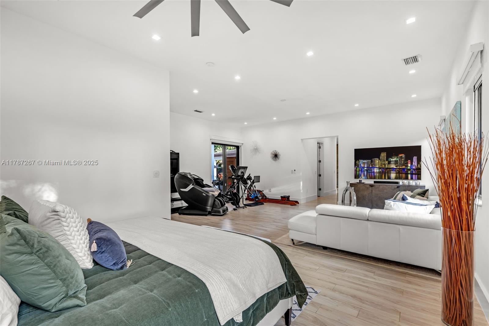RANCHERO MANORS 2ND ADDN - Residential