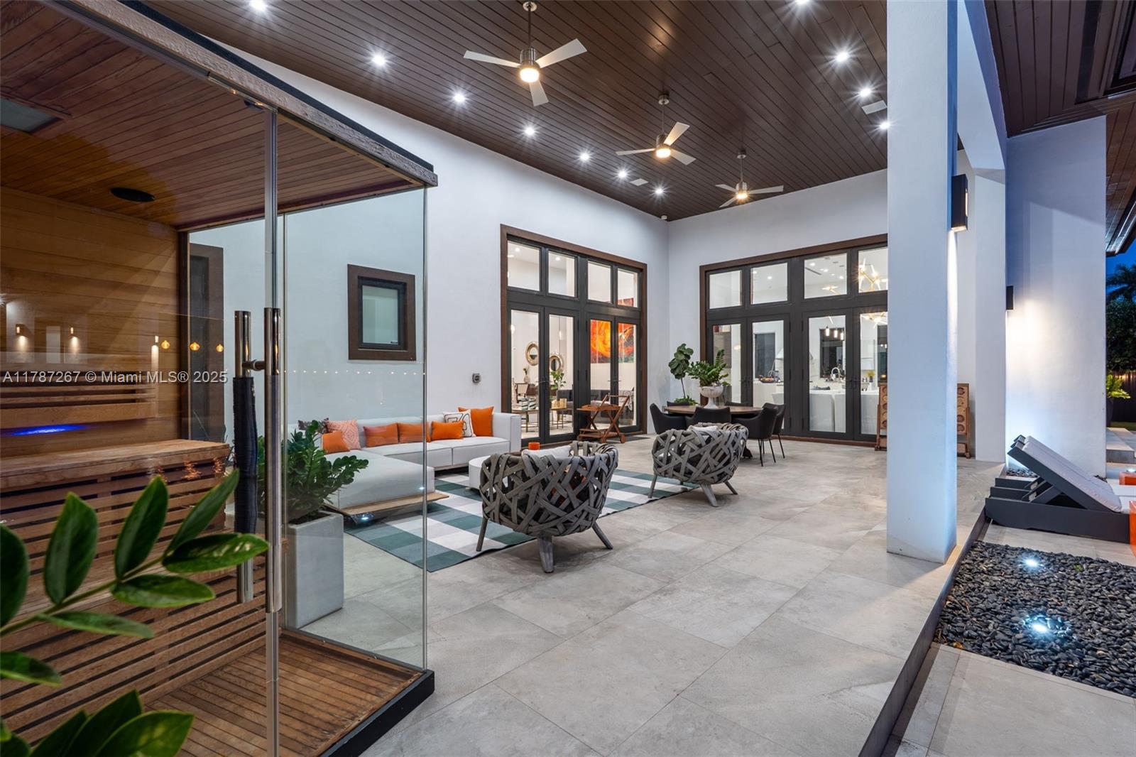 RANCHERO MANORS 2ND ADDN - Residential