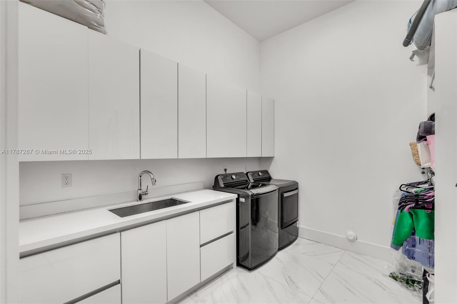 RANCHERO MANORS 2ND ADDN - Residential