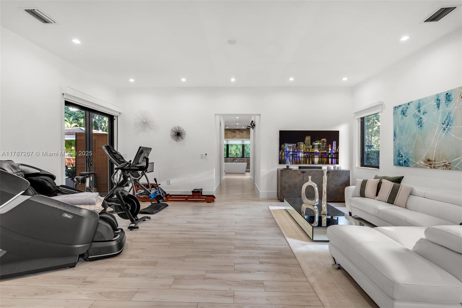 RANCHERO MANORS 2ND ADDN - Residential