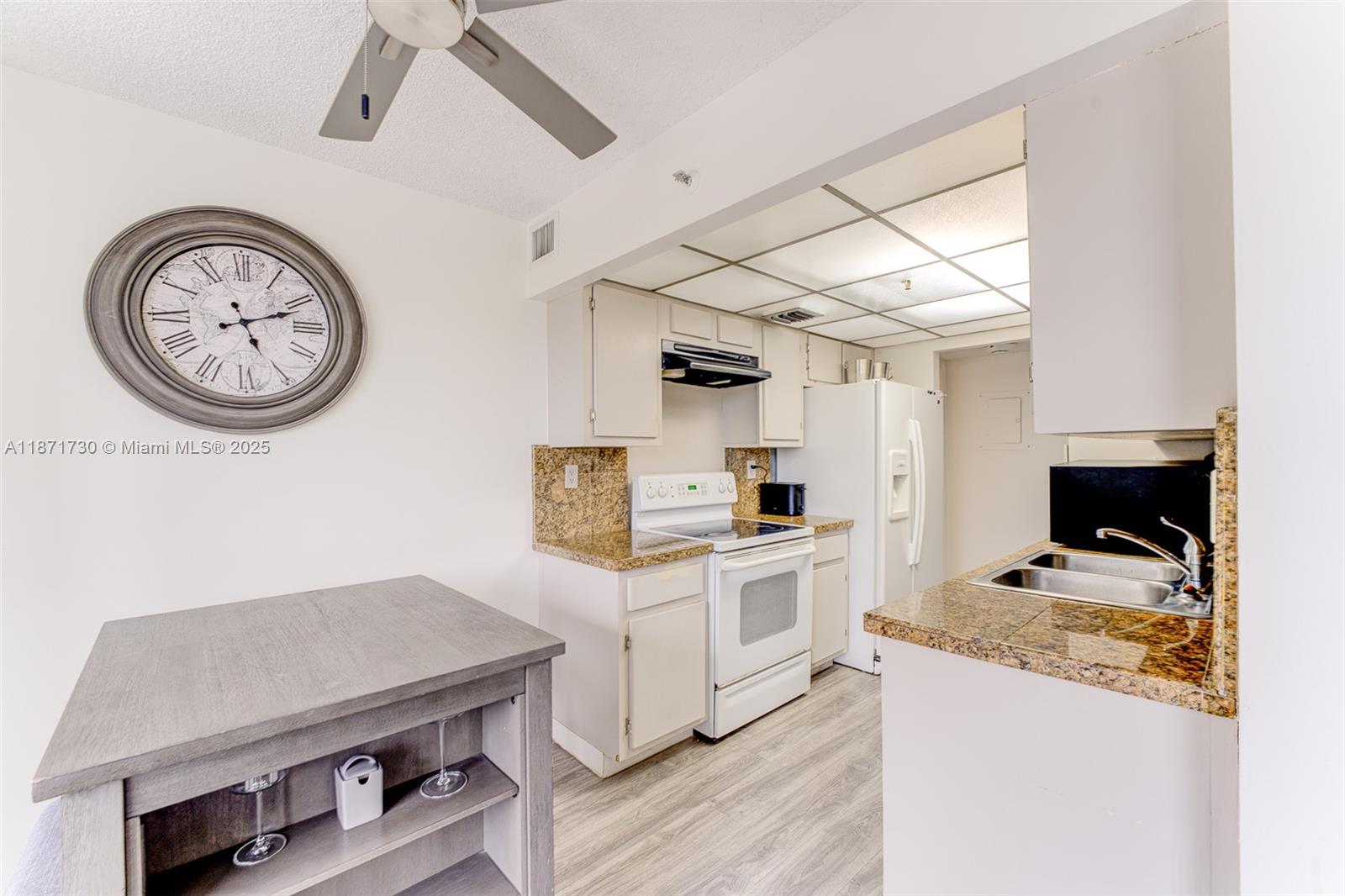 WINSTON TOWERS 600 CONDO - Residential
