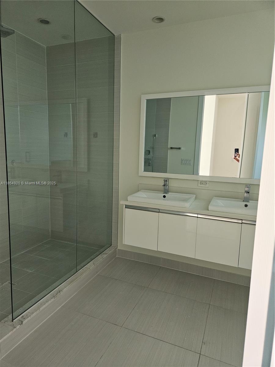 LANDMARK AT DORAL - Residential Lease