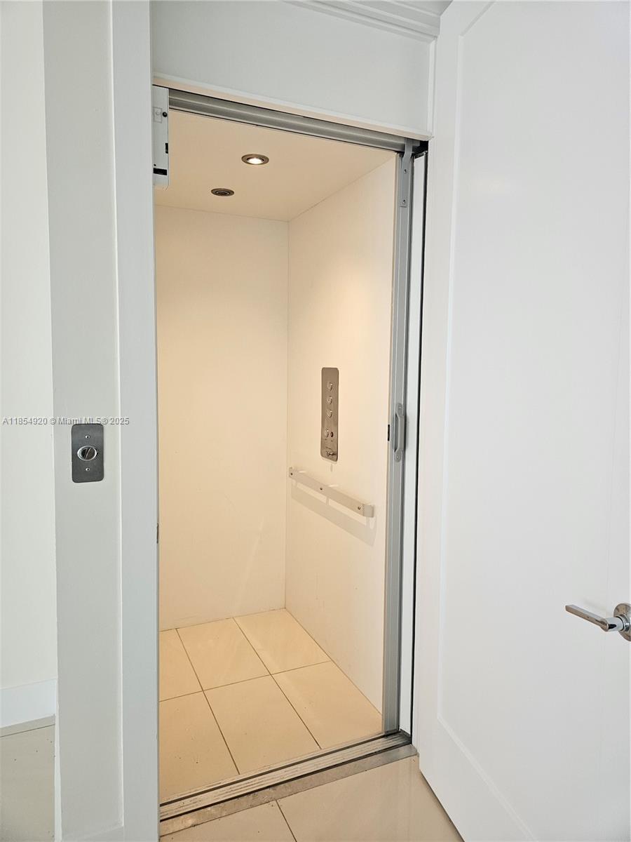 LANDMARK AT DORAL - Residential Lease