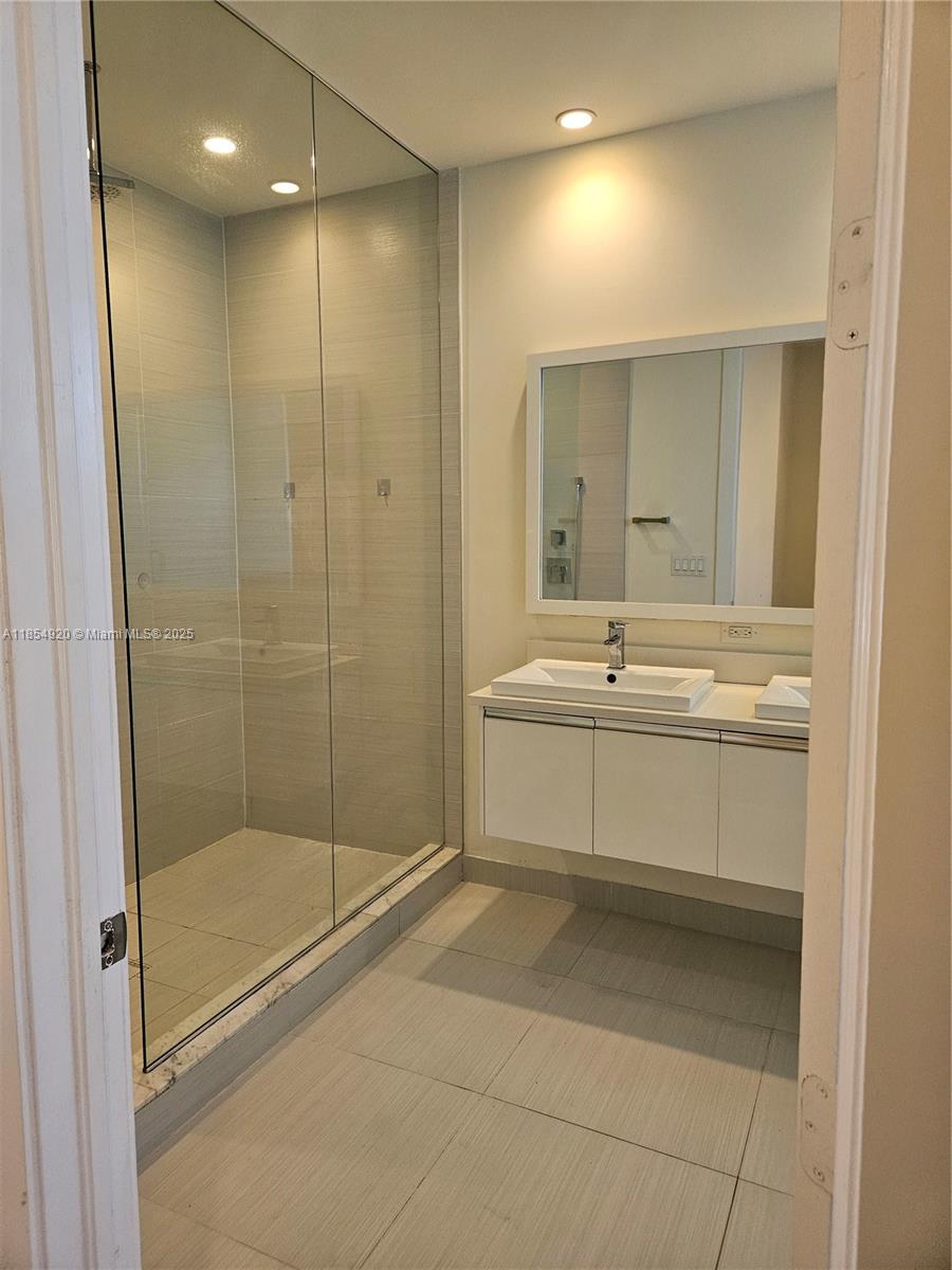 LANDMARK AT DORAL - Residential Lease