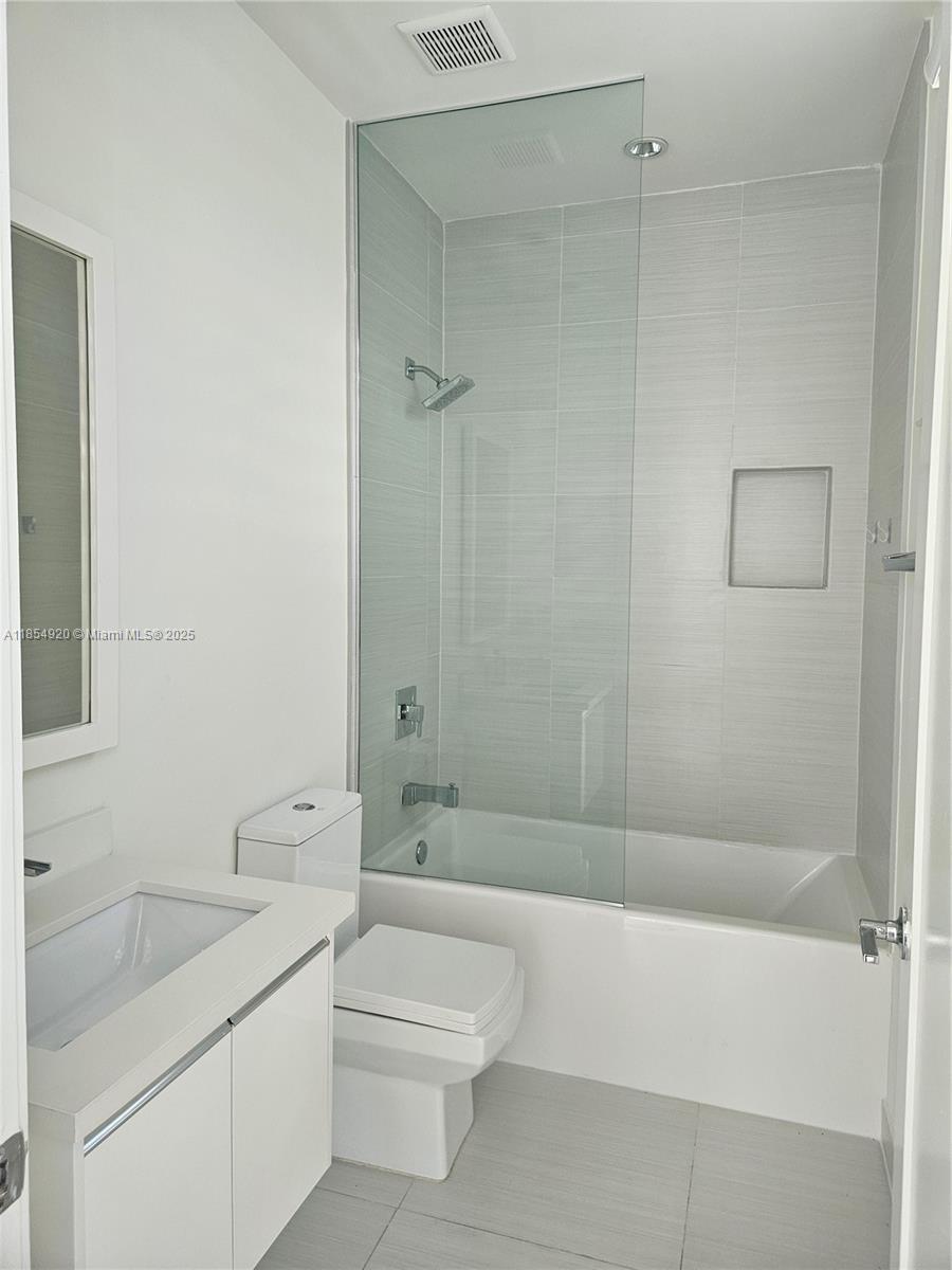 LANDMARK AT DORAL - Residential Lease