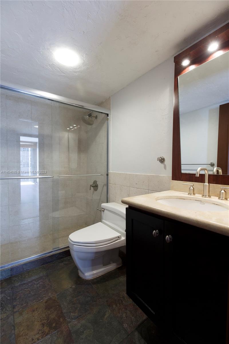 BRICKELL PLACE CONDO - Residential Lease