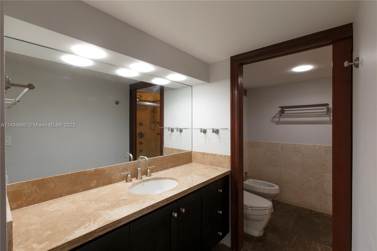 BRICKELL PLACE CONDO - Residential Lease